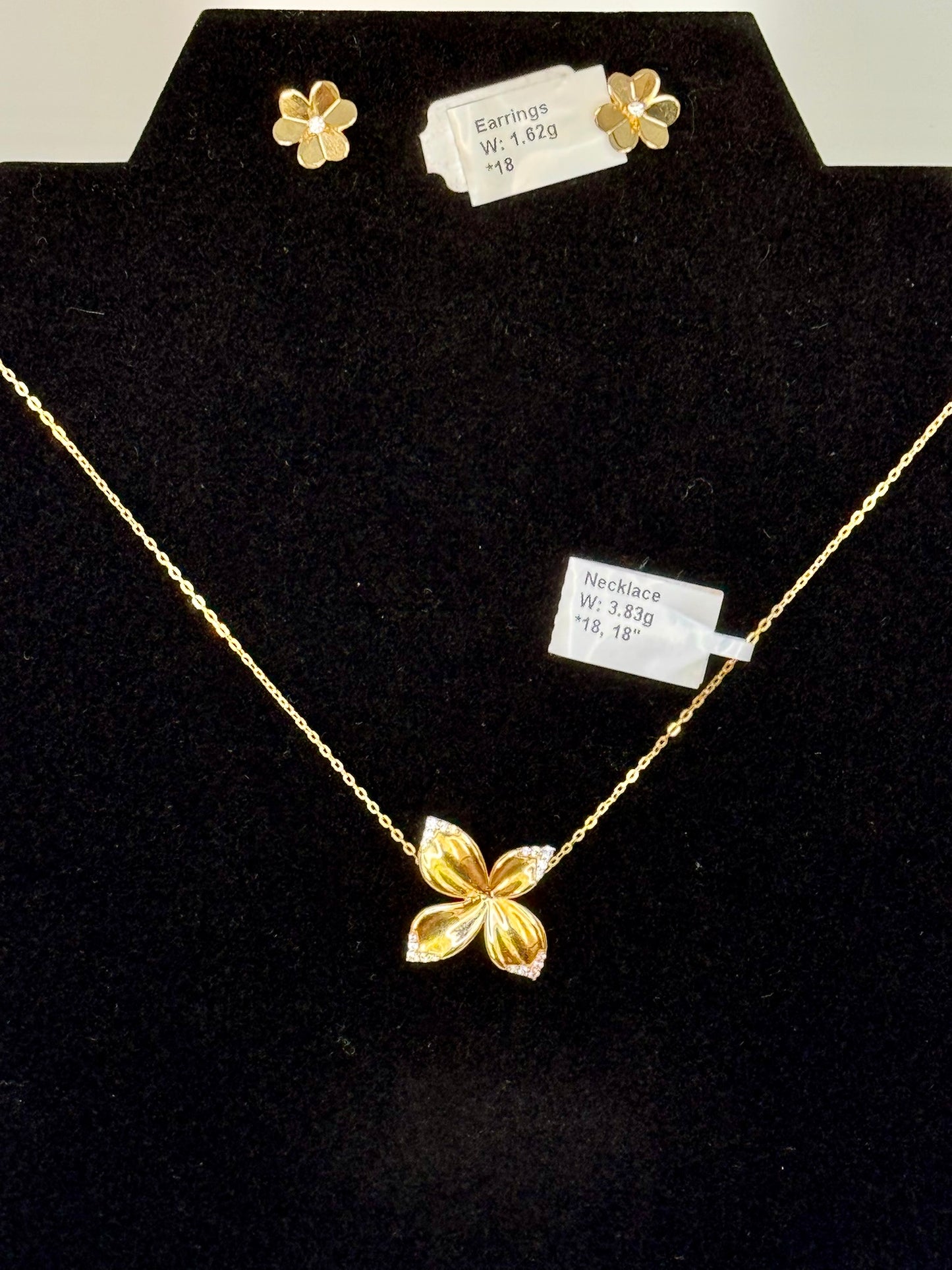 Flower Necklace 18k Yellow Gold 18 inches
