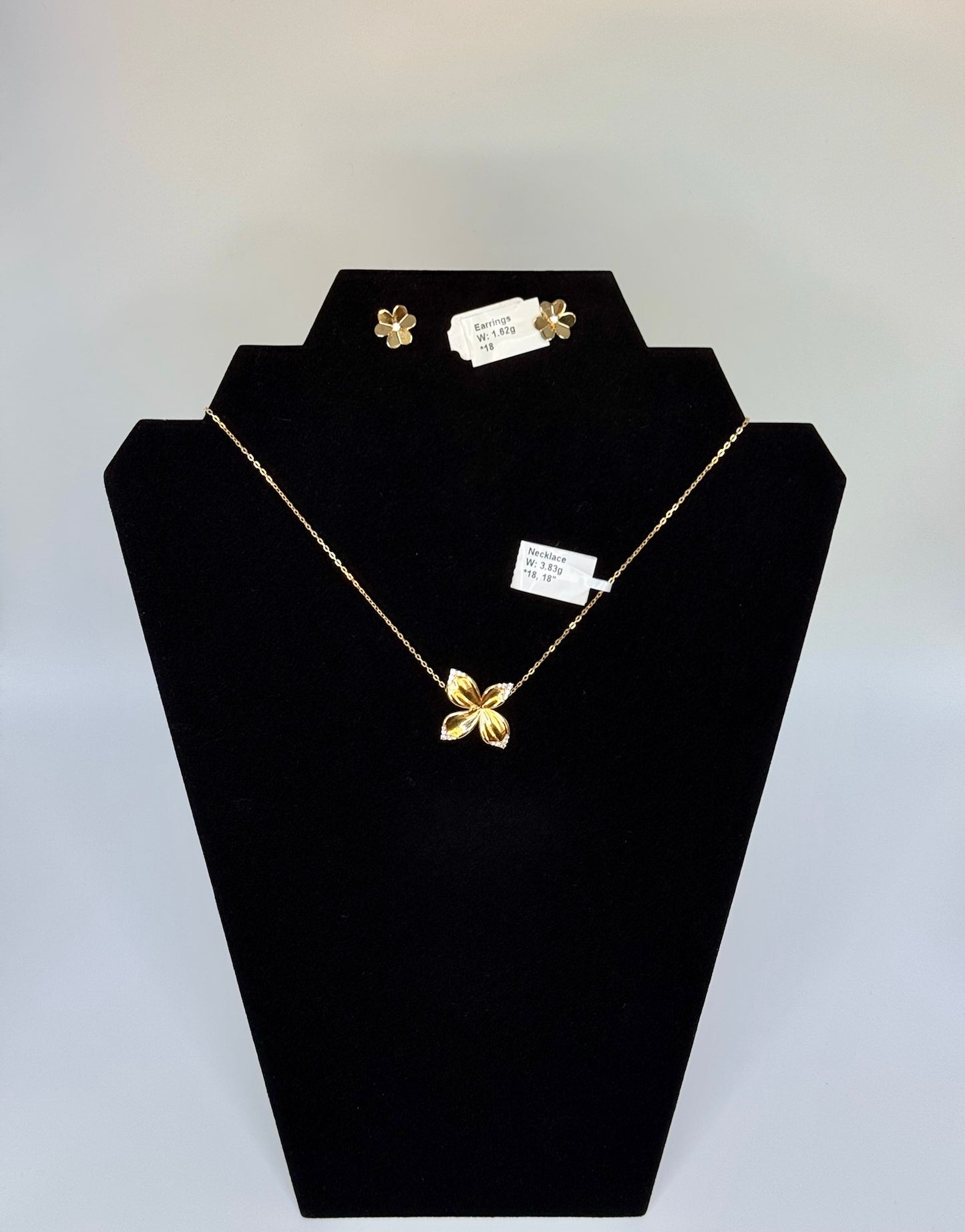 Flower Necklace 18k Yellow Gold 18 inches